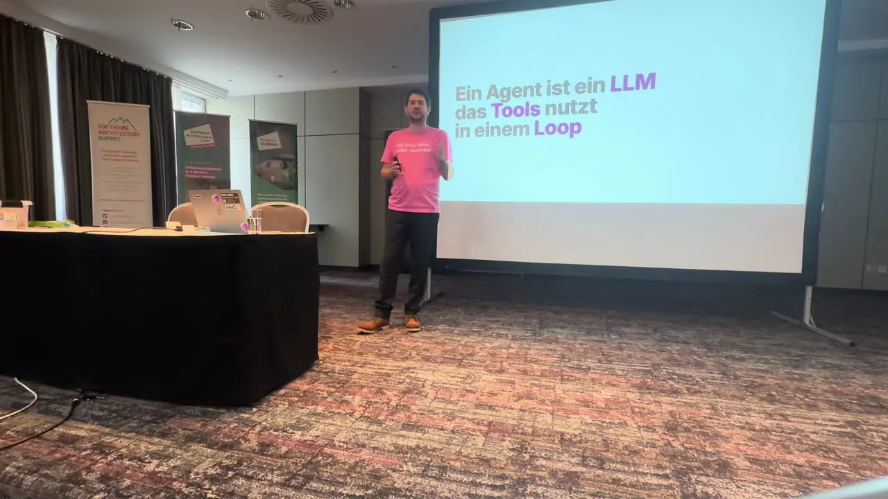 Diapositiva de título de la keynote sobre Agentic AI